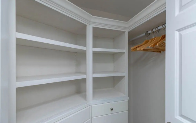 Phoenix Ix 508 3 Bedroom Condo