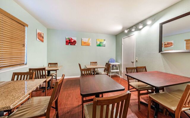 Scottish Fairway Inn