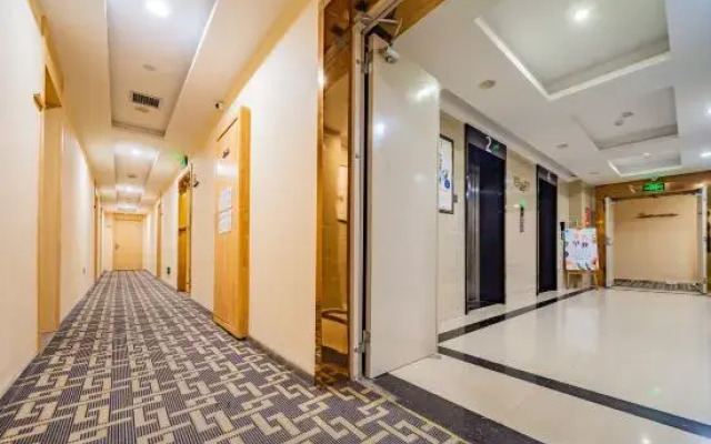 HanTing Hotel (Xi'anbei Railway Station Fengcheng Ninth Road Subway Station)