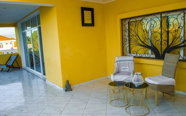 Room in Villa - Comfortable and Welcoming Suite With Terrace Overlooking the Lake