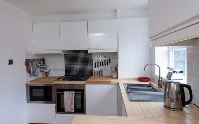 Sleek & Stylish 2BD Home w/ Office/studio