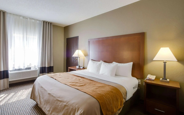 Comfort Inn & Suites Bellevue - Omaha Offutt AFB