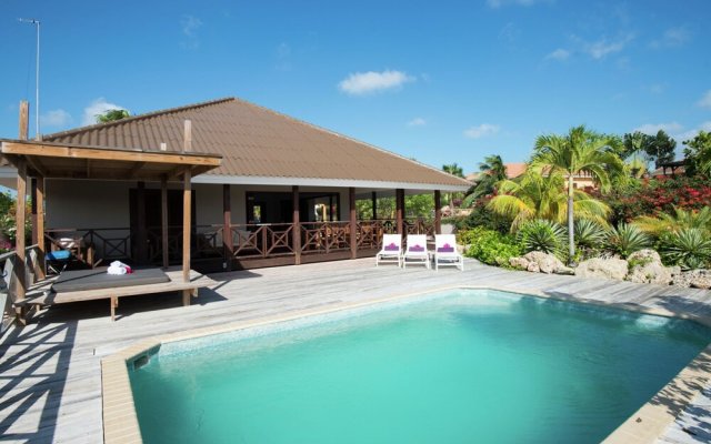 Tropical Villa With Swimming Pool in Jan Thiel