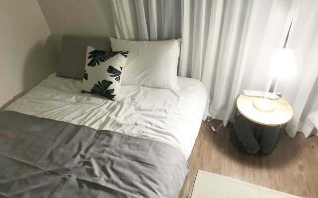 Sunny House Hongik snt 1mins