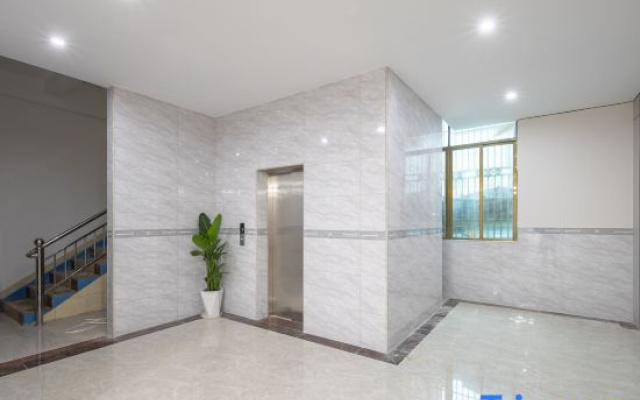Yihang Holiday Hotel