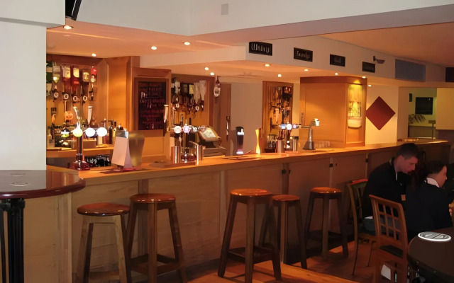 Harry's Hotel, Bar & Bistro