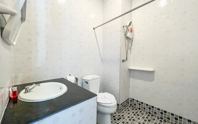 Tri's Miracle Kata Beach Side