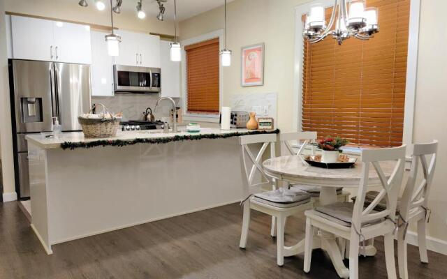 Modern & Comfy 2brdm Condo in Langley - Close to Highway 1