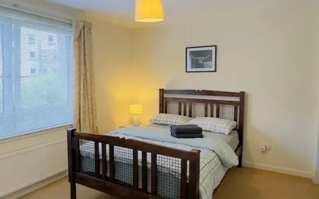 Apartment-2br-parking-walk to Town-near Beach-wifi
