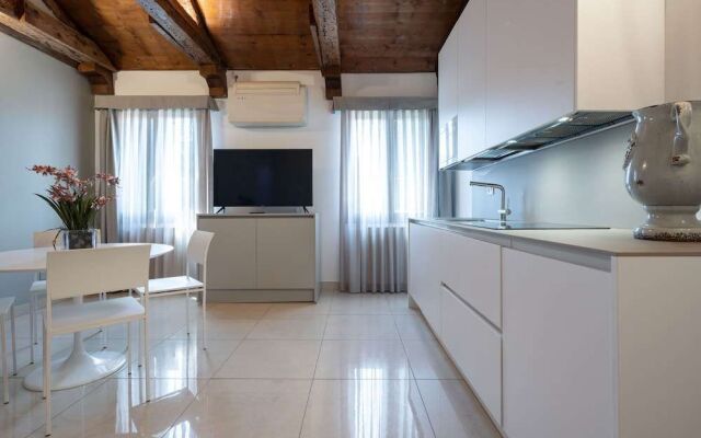 Grand Palace Apartments