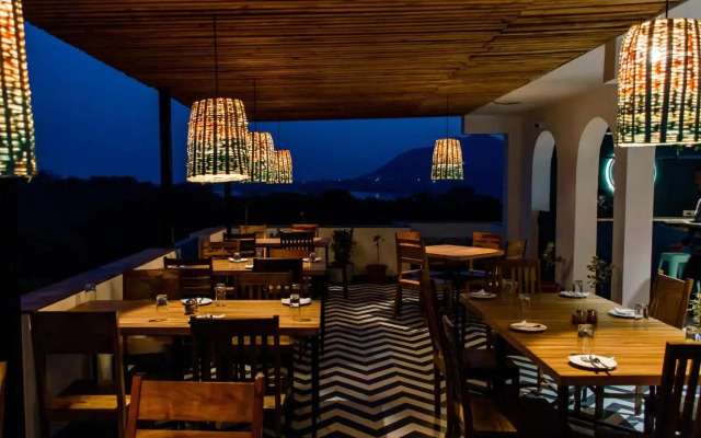 The Sierra - By The Lake