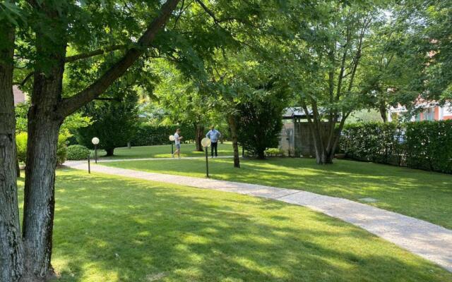 Apartment with Private Garden in Residence with Pool