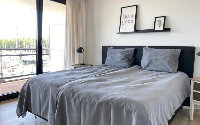 Näher am Wasser kann man nicht wohnen!