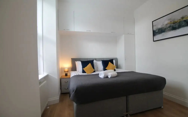 Dundee - 1 Bed - Sleeps 4 - Pet Friendly