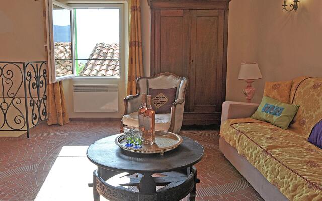 Sun-kissed house in Fayence with Terrace and amazing view