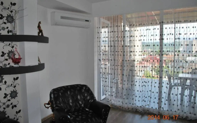 Irakli's Apartment with Terrace
