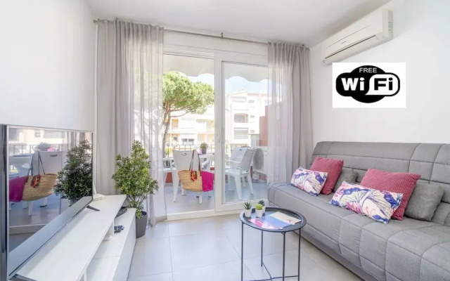Apartment in Empuriabrava Near Sandy Beach