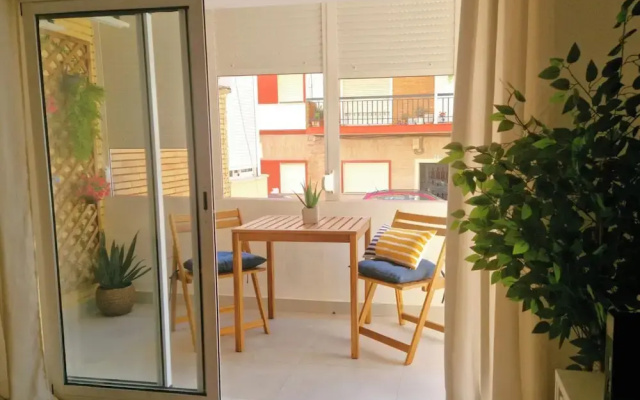 3 Bed Apt Sleep 6 - Pets, Balcony, Parking, Wifi