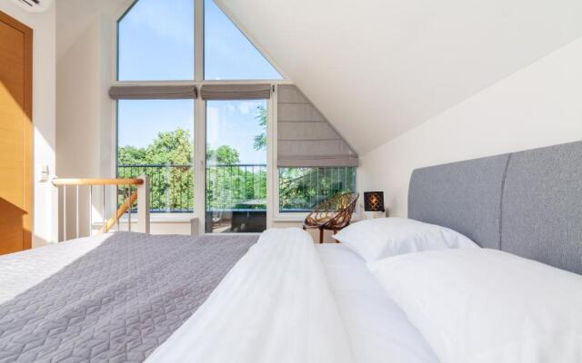 Happy Day Apartment, By Cohost