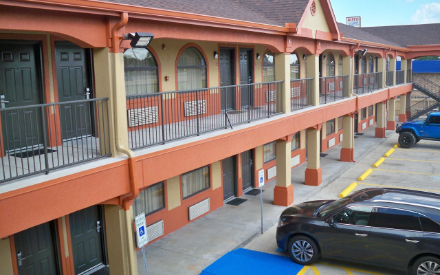 Scottish Inn & Suites