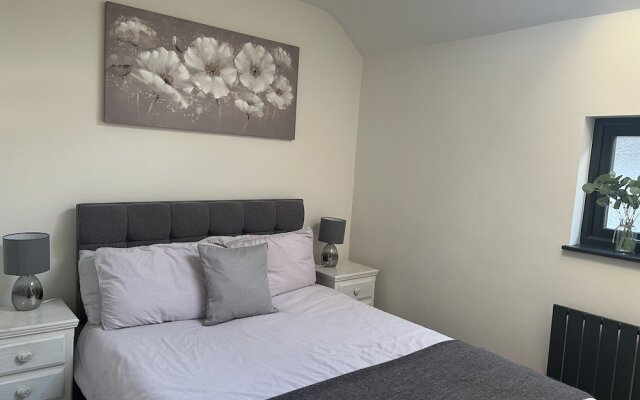 Broadway Beach Homes Airbnb With Hot tub