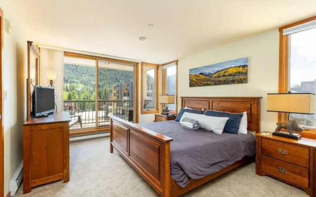 1483 Lakeside 1 Bedroom Condo