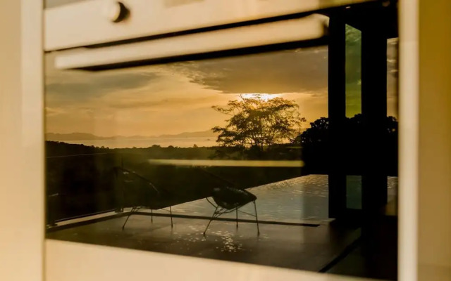 Yamu Hills Panoramic Ocean View 6 Bed Luxury Vila