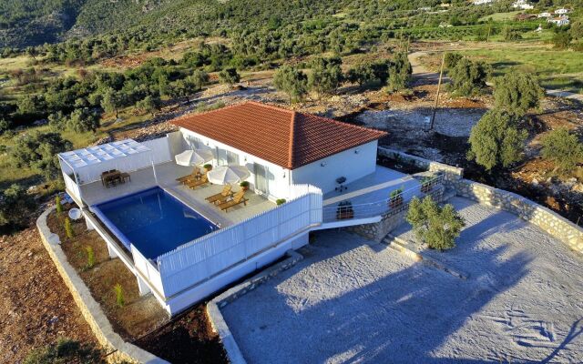 KAL2200 Villa Zeytin Uzumlu 2 Bedrooms