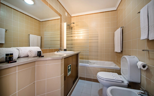 Jardim Da Meia Praia Hotel