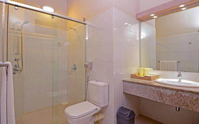 Adaaran Club Rannalhi Hotel