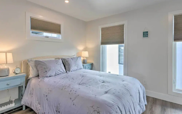 Traverse City Townhome: Walk to Beach!
