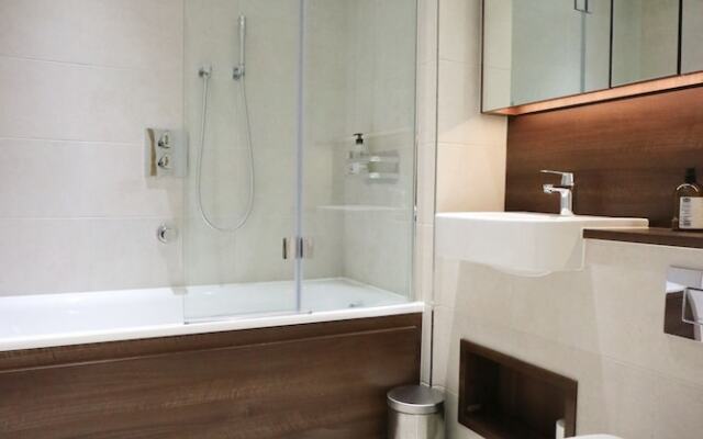 Modern 2 Bedroom Apartment in Putney