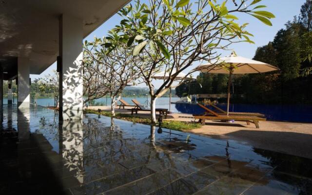 Baiyun Lakeside Hotel