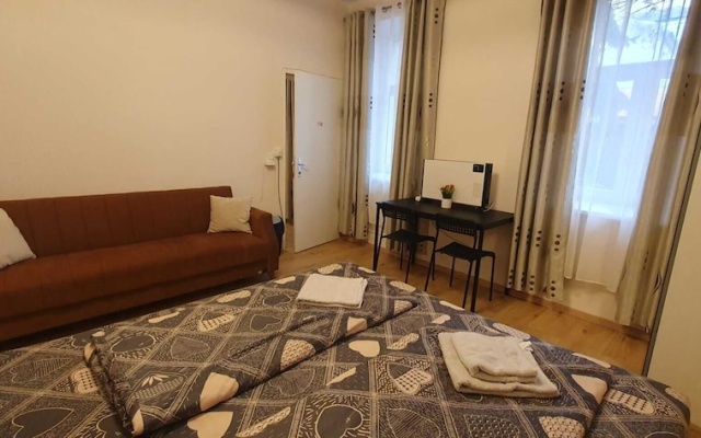 Affordable 2BR Stay 15 Min Enkplatz