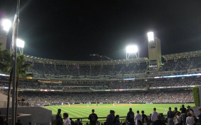 Hillcrest House Bed & Breakfast