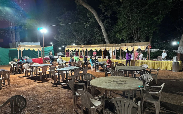 Gujarat Bhavan Hotel