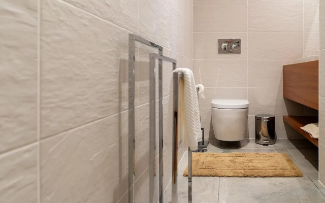 Gaia Superb Terrace Flat