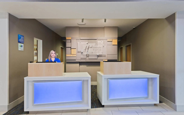 Holiday Inn Express Hotel & Suites Tavares - Leesburg by IHG