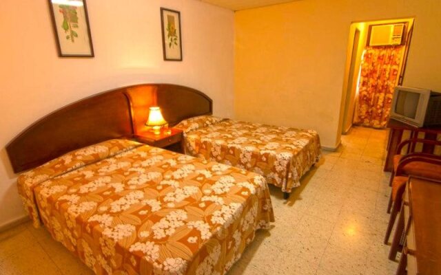 Hotel Rancho Club