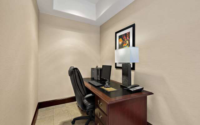 Comfort Inn & Suites Airport