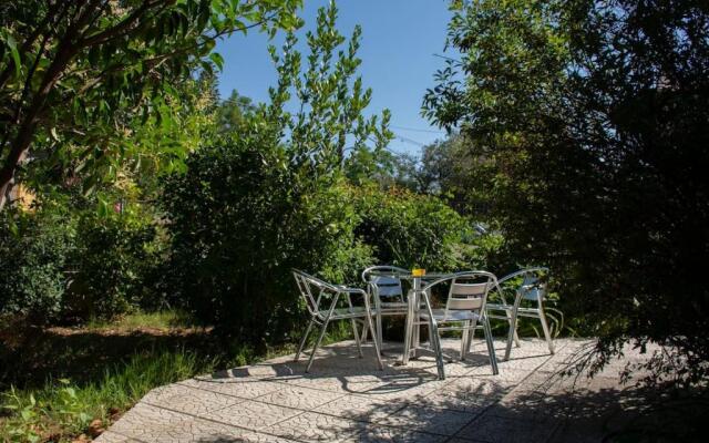 Anadora 2: Hospitable stone house with yard