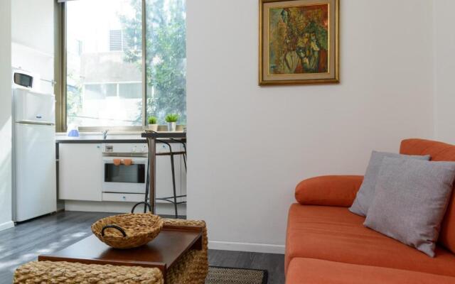 Unique Frug Apartment by TLV2rent