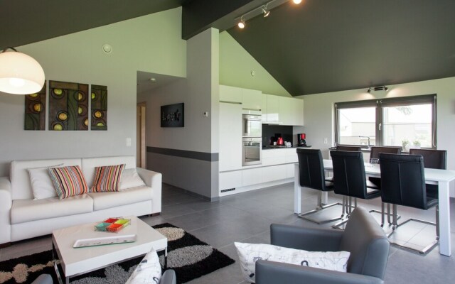Lush Holiday Home with Private Swimming Pool in Tenneville