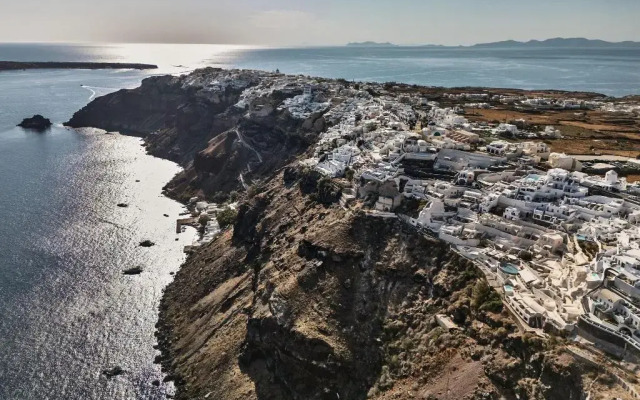 Mystique, a Luxury Collection Hotel, Santorini