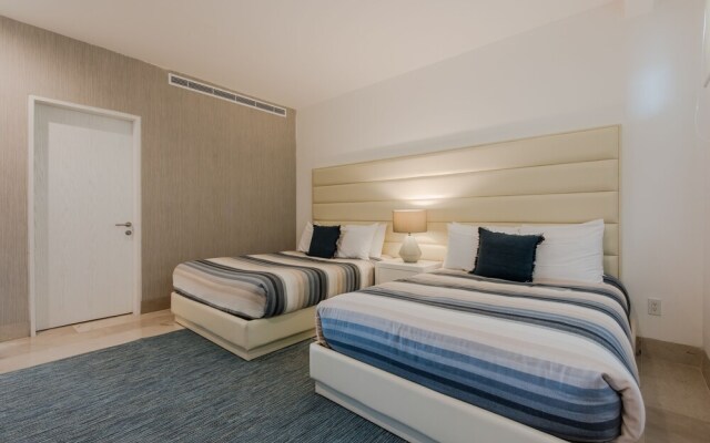 Luxury Penthouse with Hot Tub & Rooftop