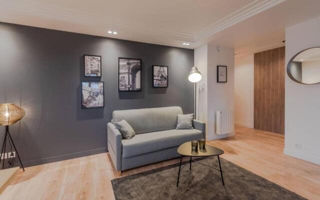 Arty Paris apartment Disneyland
