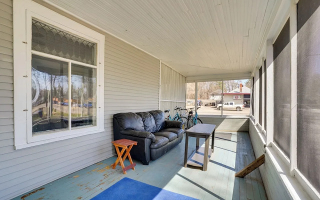 Snowmobile Trail On-site: Lakefront Mound Apt!