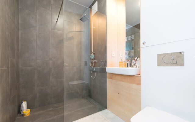 Main Trainstation one bedroom AC p4you