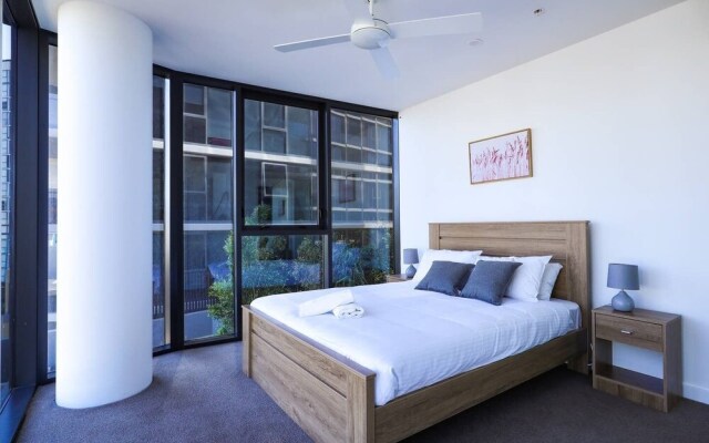 Stylist 2 Bedrooms Apartment With Pool/gym/parking
