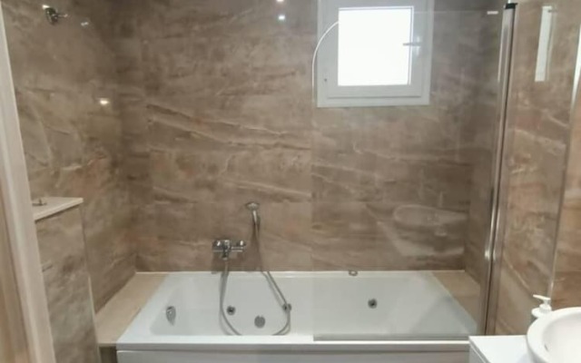 Luxurious 2-bed Apartment in Sidi Daoud, Marsa